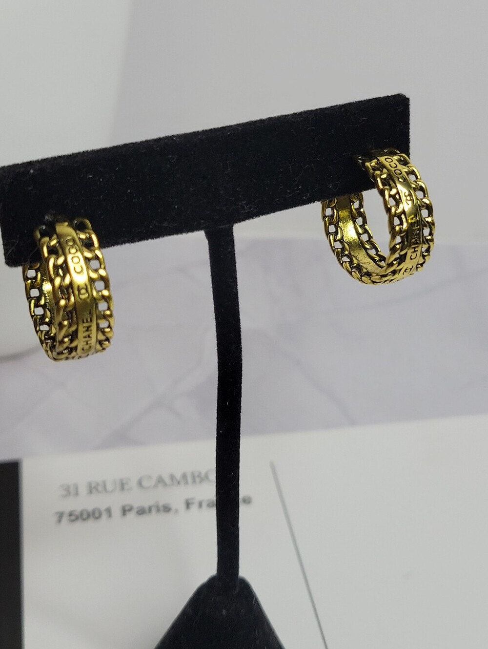 Gold Chain-Link Logo Hoop Earrings - Picture 3 of 5